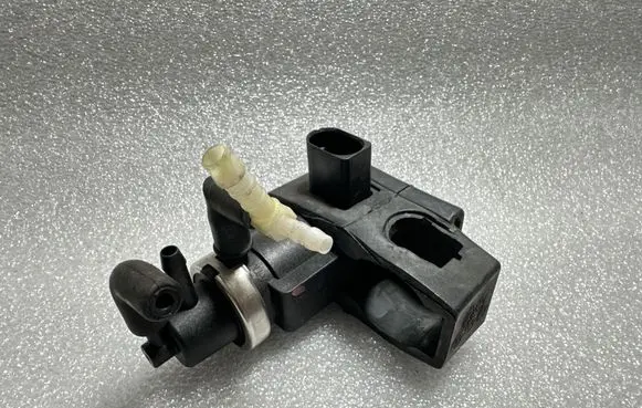 Audi A6 S6 C5 4B Turbo solenoid valve 059906627B
