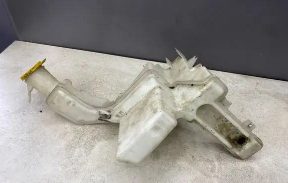 Windshield washer fluid reservoir/tank