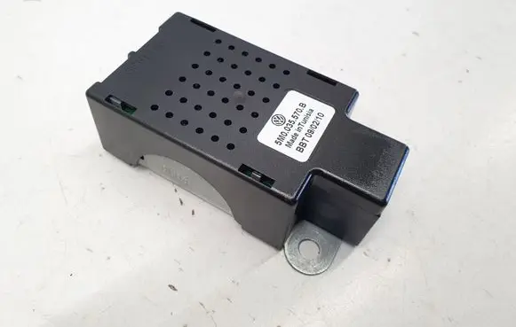 Volkswagen Golf VI Aerial antenna amplifier 5M0035570B nr9129