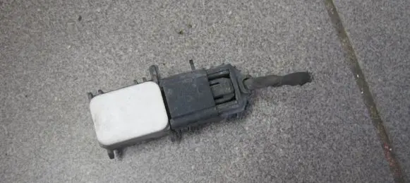 Hyundai Santa Fe Airbag deployment crash/impact sensor 959303L100