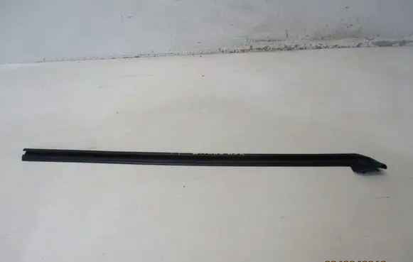 Opel Vivaro Rubber seal front door window/glass 8200676994