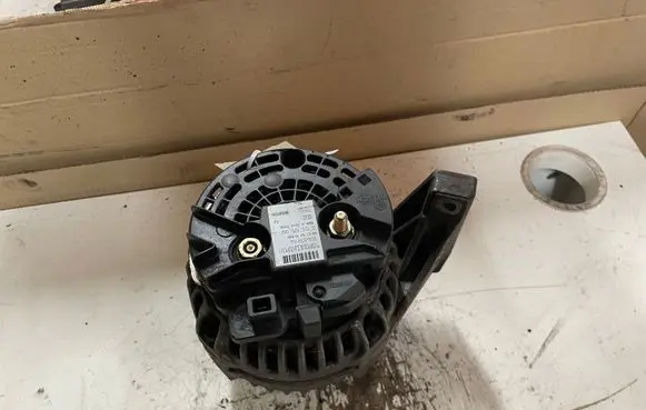 Volvo V70 Generator/alternator 30667894 0124525060