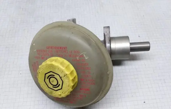 Audi A6 S6 C4 4A Master brake cylinder 8A0611301A