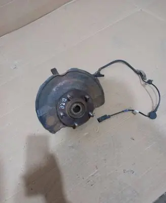 Citroen C-Crosser Front wheel hub