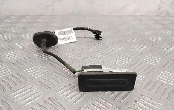 Peugeot 208 II Tailgate opening switch 9820395580