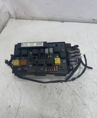 Opel Zafira B Fuse module 13206746
