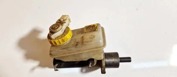 Brake fluid reservoir