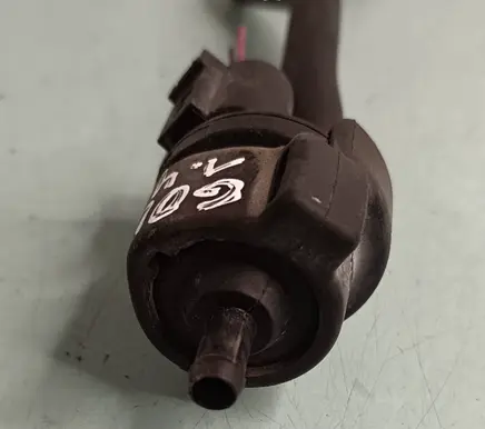 Volkswagen Golf IV Valve vacuum 058133469