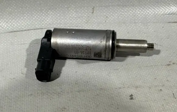 Audi A4 S4 B8 8K Camshaft vanos timing valve 06H103697C