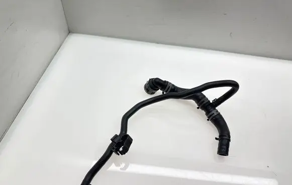Engine coolant pipe/hose