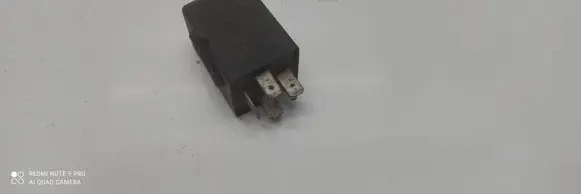 Volkswagen PASSAT B4 Window wiper relay 5WK1640