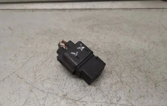 Jaguar X-Type Glow plug pre-heat relay 94VG14N089F1B