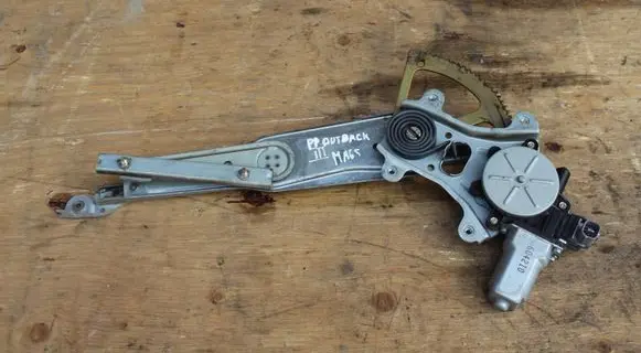 Subaru Outback Front window lifting mechanism without motor 