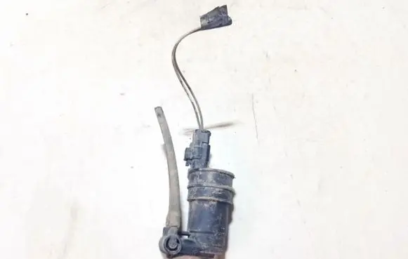 Renault Laguna I Windscreen/windshield washer pump 430702b