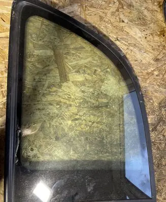 Opel Zafira A Rear side window 90579312