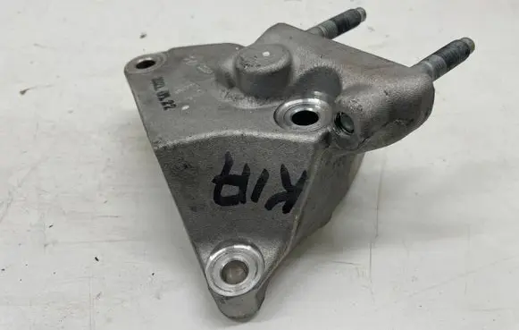 KIA Xceed Engine mounting bracket