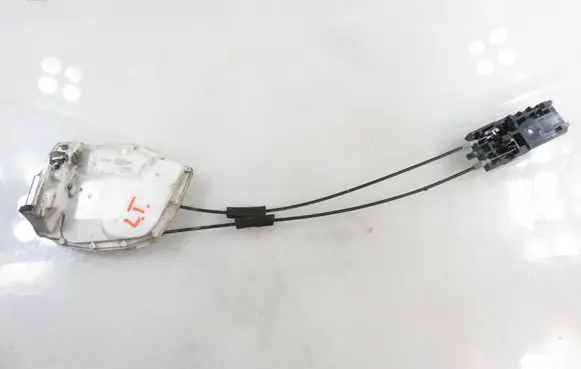 Suzuki Swift I Rear door lock 