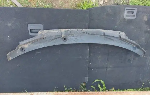BMW 2 F46 Wiper trim 7301016 20335610 7305485