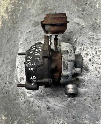 Volkswagen PASSAT B5 Turbo 028145702H 4542313