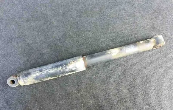 Nissan NP300 Rear shock absorber/damper