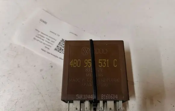 Skoda Superb B5 (3U) Window wiper relay 4B0955531C B160604 5WK10440A