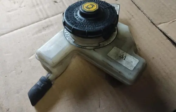 Honda Civic Brake fluid reservoir 