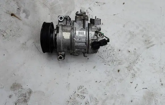 Volkswagen Golf V Air conditioning (A/C) compressor (pump) 1K0820859N