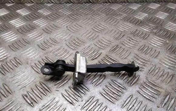 Nissan Qashqai+2 Front door check strap stopper