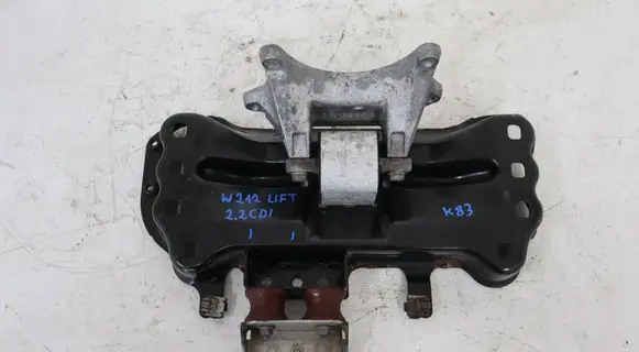 Mercedes-Benz E W212 Gearbox mounting bracket A2122403802