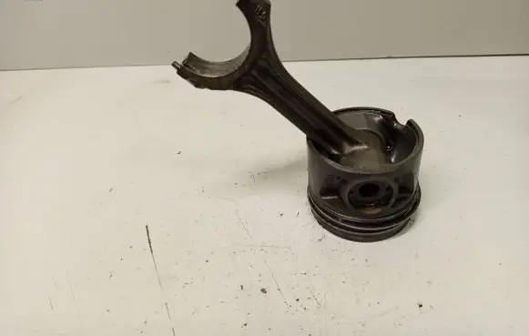 Volvo 850 Piston with connecting rod