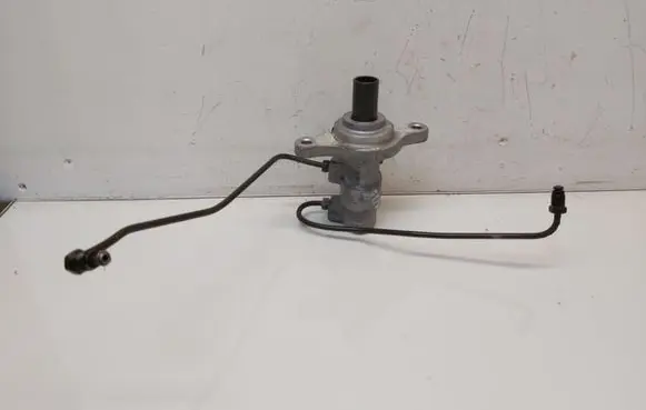 Master brake cylinder