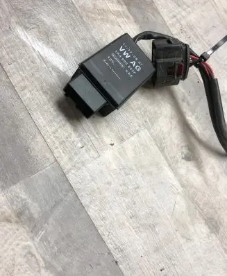 Volkswagen PASSAT B7 Fuel pump relay 1K0906093F 11370807