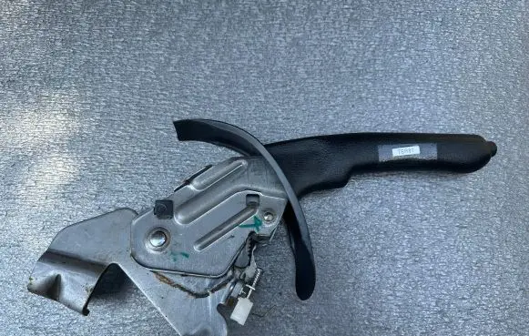 Nissan Terrano Handbrake/parking brake lever assembly 360101F202