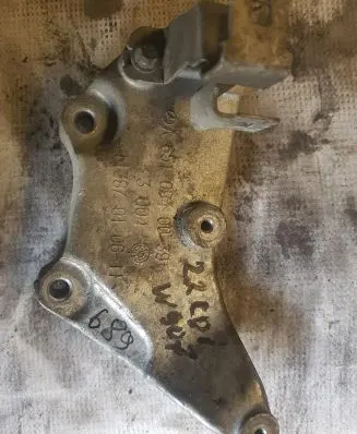 Radiator mount bracket