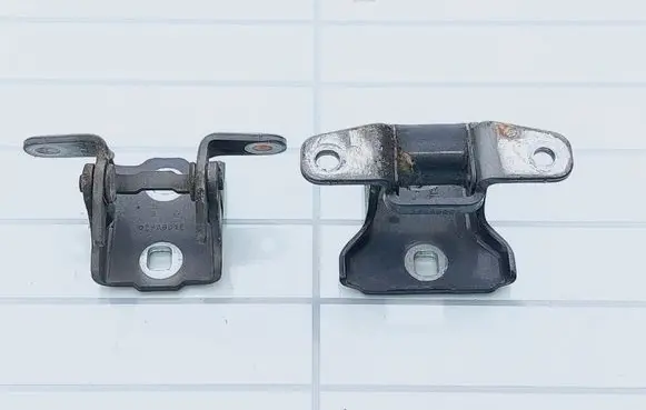 Opel Meriva B Rear door upper hinge 029ABD1E 010AEA1