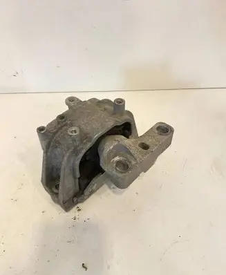 Engine mount bracket