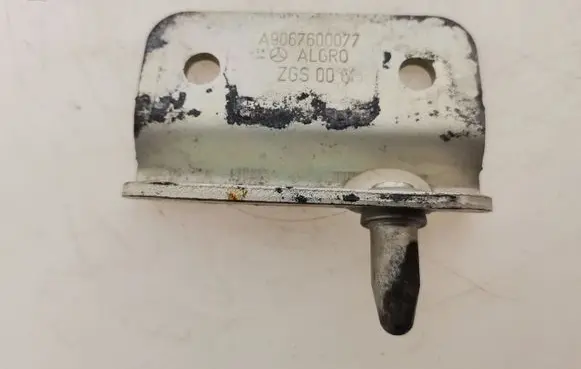 Mercedes-Benz Sprinter W906 Rear door lock loop/hook striker A9067600077
