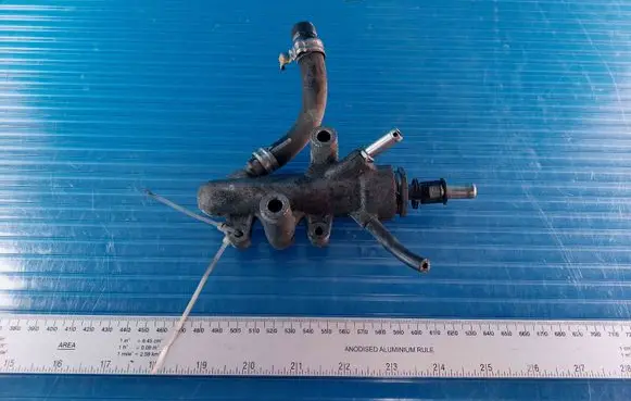 Opel Vectra C Fuel distributor 000552033450