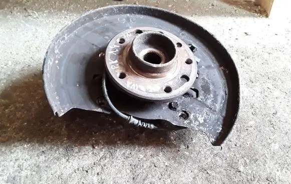 Opel Meriva B Front wheel hub 132620