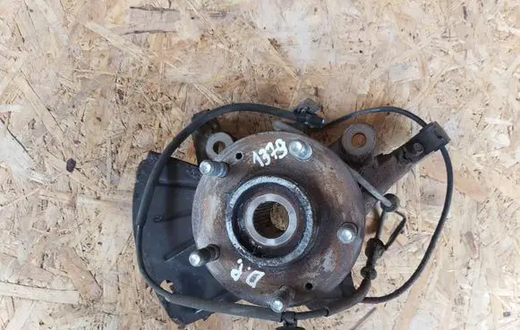 Front wheel hub