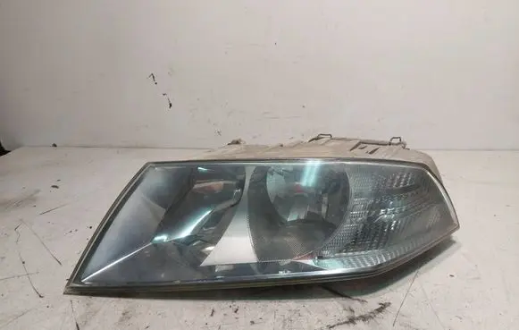 Skoda Octavia Mk2 (1Z) Headlight/headlamp C102 AP5CZECHEP