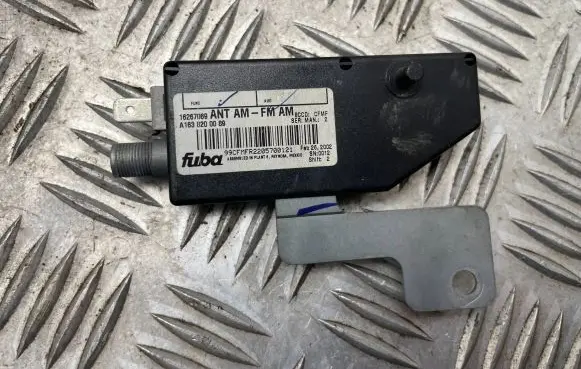 Mercedes-Benz ML W163 Aerial antenna amplifier 1638200089 AAR550