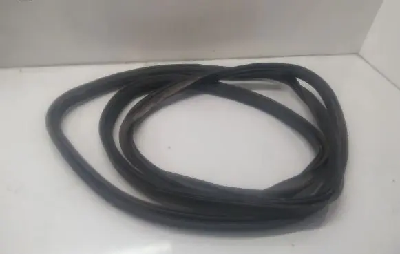 Volkswagen Touran I Trunk rubber seal (body) 