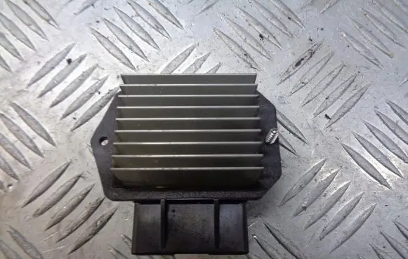 Toyota Avensis T250 Heater blower fan relay 499300-2121