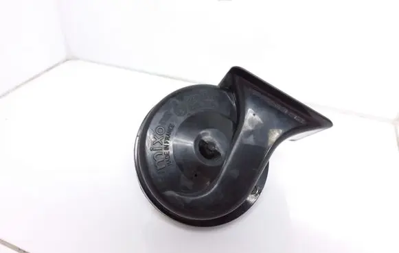 Volkswagen PASSAT B4 Horn signal E200884