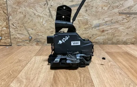 Volkswagen PASSAT B5 Front door lock 3B0837867 11766610