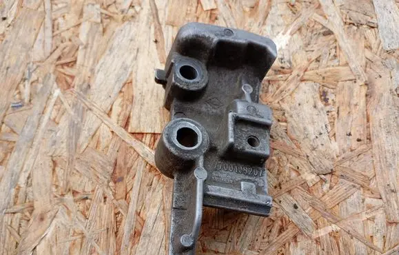 Renault Laguna II Engine mounting bracket 7700108207