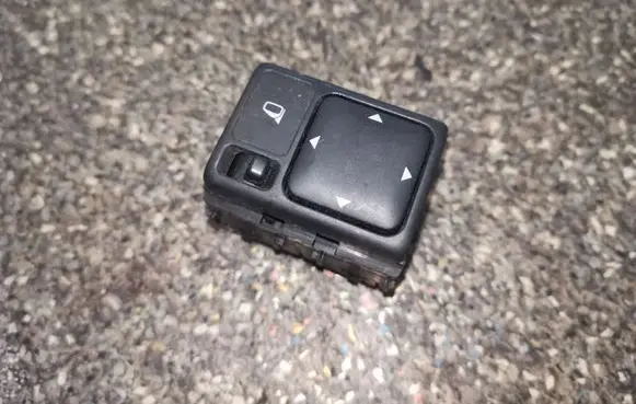 Nissan X-Trail T30 Wing mirror switch