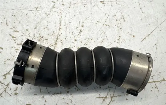 BMW 5 G30 G31 Intercooler hose/pipe 8571024