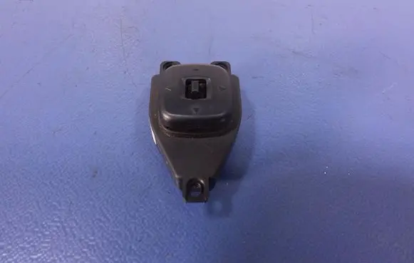 Mazda 3 I Mirror heating switch BJOE66600